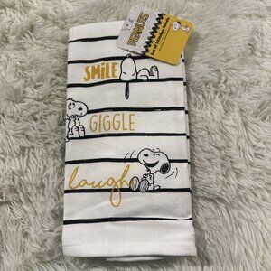 Peanuts set of 2 Kitchen Towels Snoopy Laugh Giggle smile 16 x 24 in NWT
